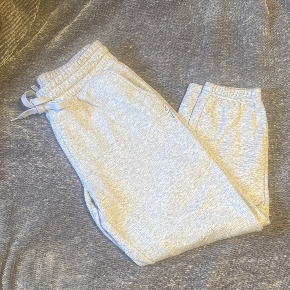 Fabletics || Go-To Fleece Joggers (M) - Picture 2 of 8